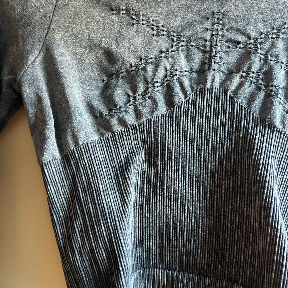 Charcoal Gray Cropped Long Sleeve Top NWT - Picture 4 of 6